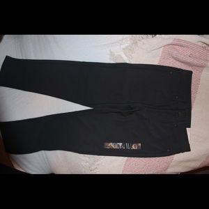 Amazing brand new golf pants! Very comfortable material and amazing color!